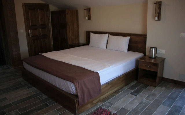 El Nazar Stone Suite