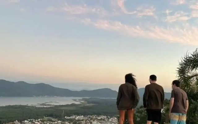 Nomades Riverside - Adventure Hostels & Coworking