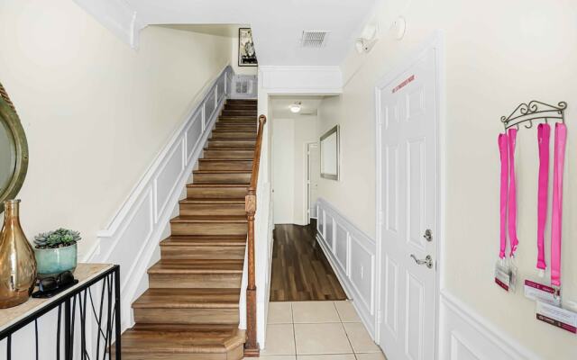 Spacious Townhome W/patio & Garage! Sleeps10
