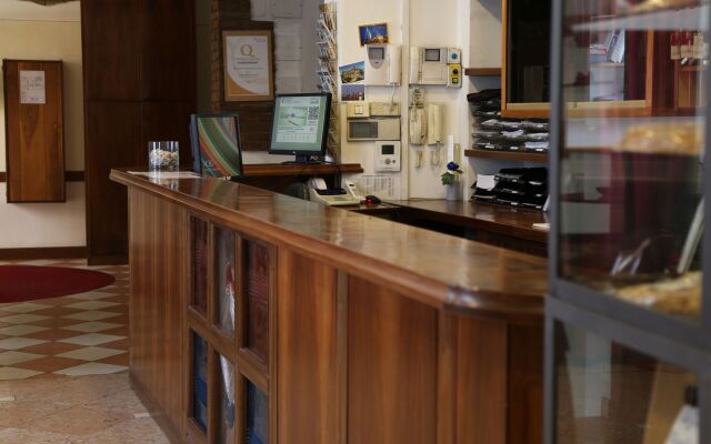 Hotel Mantegna Stazione , Mantegna Hotels