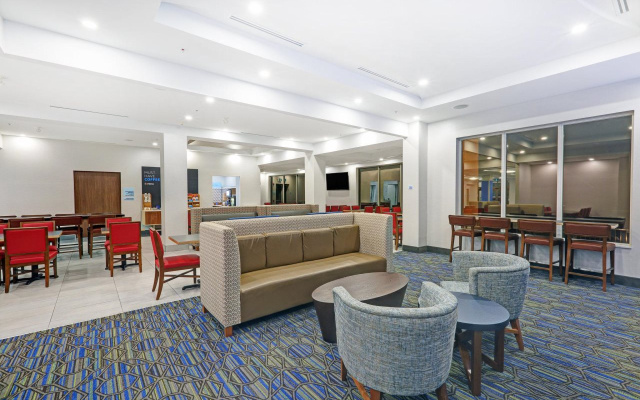 Holiday Inn Express & Suites Woodstock South by IHG