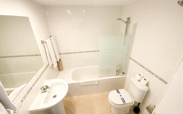 Kingfisher Apartments Benal Beach