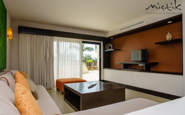 Aldea Thai Luxury Condohotel