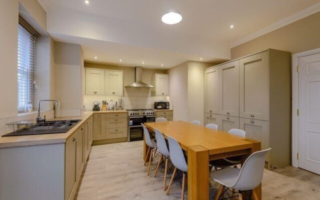 Luxury Listed Townhouse 350 Yds From Racecourse