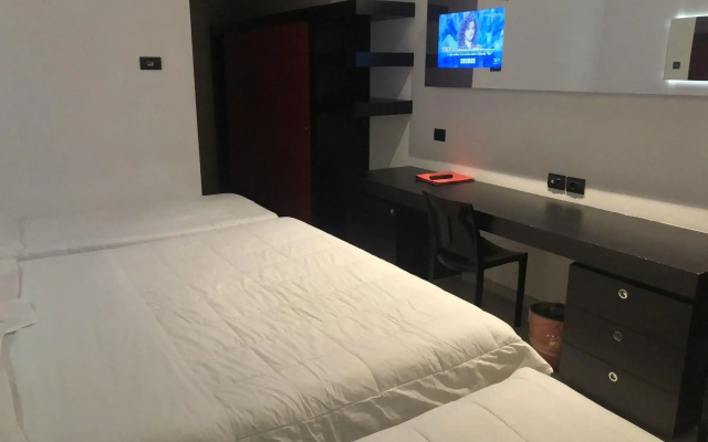 Blue Shades Aparthotel