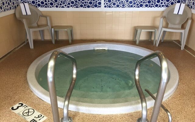 Holiday Inn Express Hotel & Suites Chicago-Algonquin by IHG