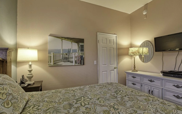 307 Casa Bella 2 Bedroom Condo by Redawning