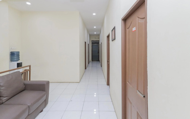 RedDoorz near BG Junction Surabaya