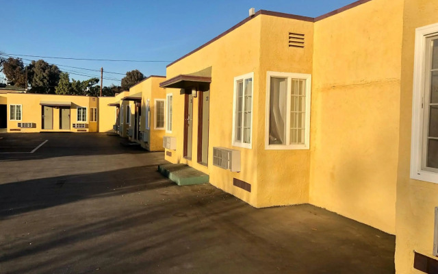 Deluxe Motel