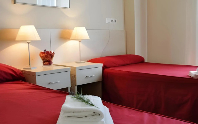 Residencia Universitaria Resa Giner de los Ríos - Hostel