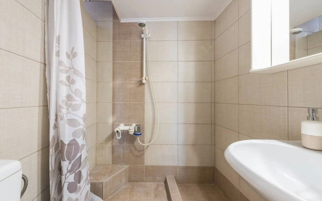Central Flat with Cosy Sunny Terrace