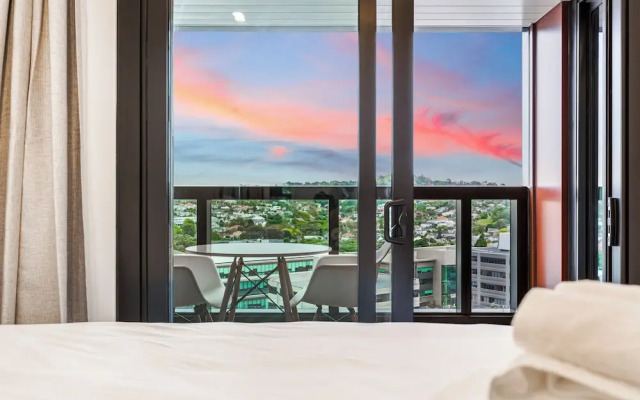 Stunning Ellerslie Apartment + Private Balcony!