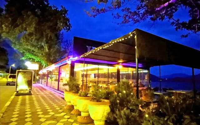 Kroisos Lake Resort Hotel