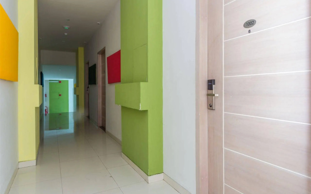 RedDoorz Plus @ Gunung Salak Street