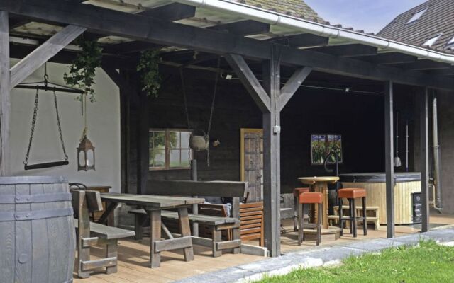 Lounge an der Kirche