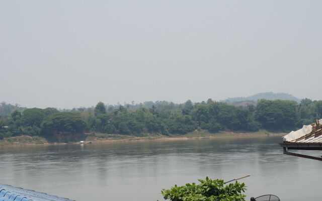 Sri Chiangkhan Hotel