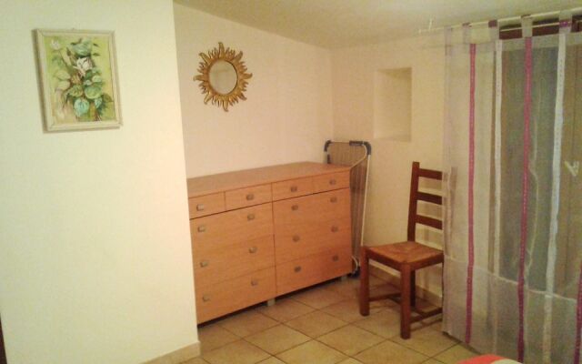 House With 2 Bedrooms in Mèze, With Wonderful City View and Balcony -