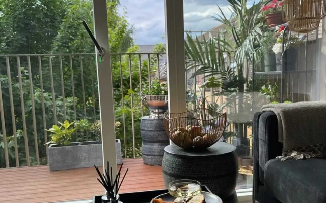 Tranquil & Stylish 1 Bedroom Flat With Private Balcony