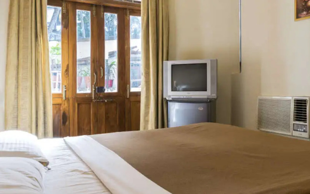 OYO 17050 Shalom Resort