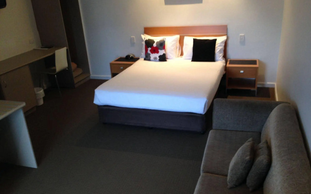 Burkes Hotel Motel