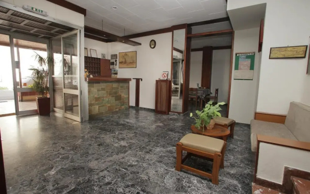 Evans Hotel