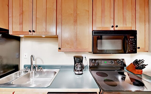 800 Columbine Road Condo Unit B9