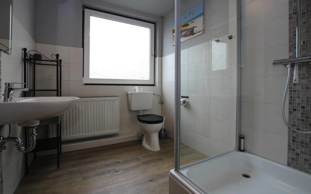 Apartment, Tating in Tating