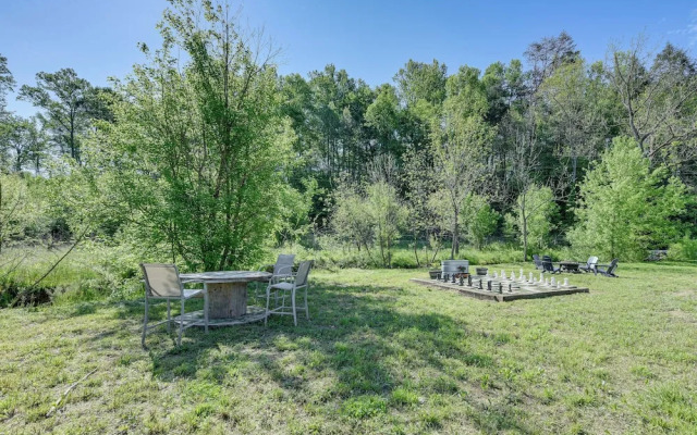 On-site Creek Access: Pet-friendly Cosby Cabin!