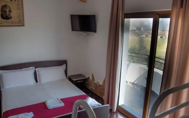 River Hotel