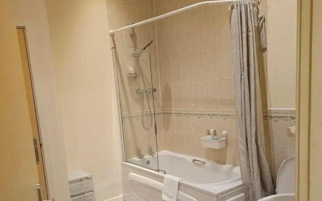 Apartment - Free Parking & Near Hospital