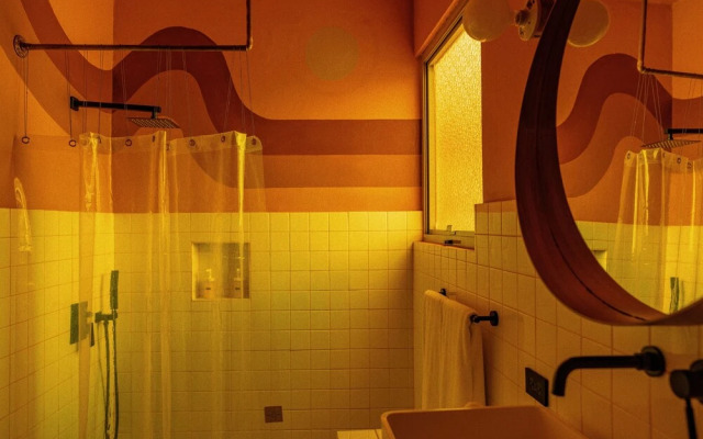 MOOD HAUS by DW - 70's Retro Stays