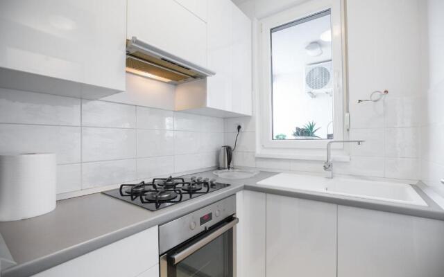 Cozy & Modern Studio with Balcony