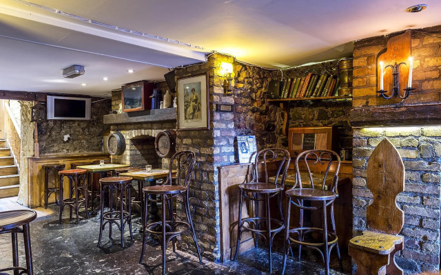 The Uppercross House Hotel
