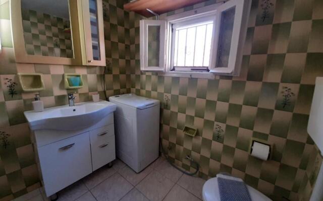 Rodomelo House with Terrace - 4 Bedrooms