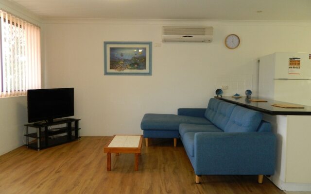 26 Wallis View - Opposite the Lake - 3 Bedroom Apartment