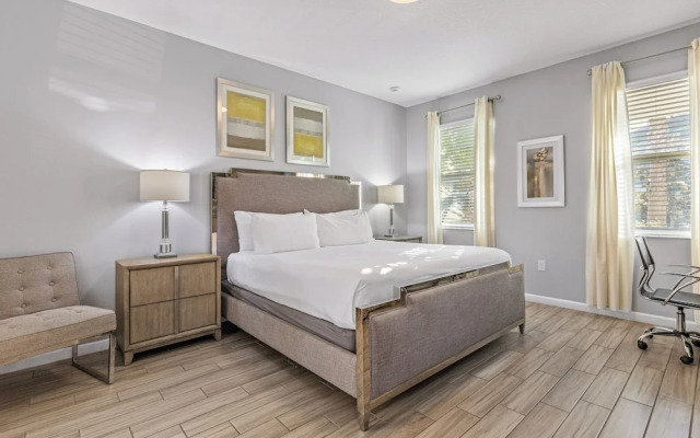 UpstaySpaciousHomePoolHotTubSleeps27