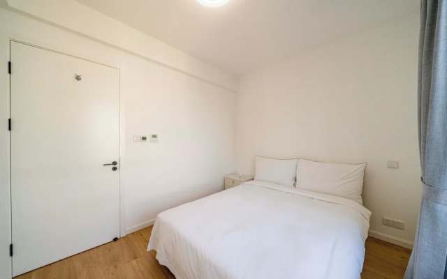 Tyms Spacious 4BR 2BA Apt Xujiahui