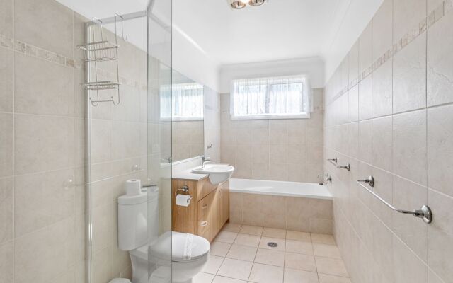 Danalene Parade, 1-25