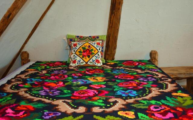 Casa Colț din Maramureș - Old Traditional House