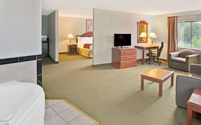 Days Inn & Suites by Wyndham Laurel Near Fort Meade