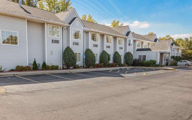 Motel 6 Simpsonville, SC - Greenville