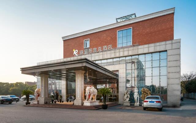 Rezen Brook Hotel (Shanghai Caolu Minlei Road Subway Station)