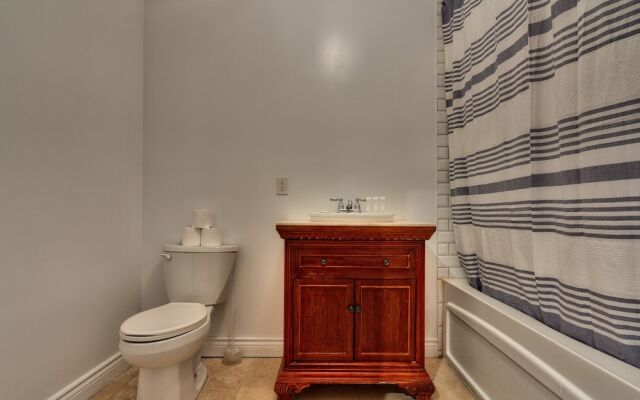 Gorgeous 3BR Right Downtown Montreal