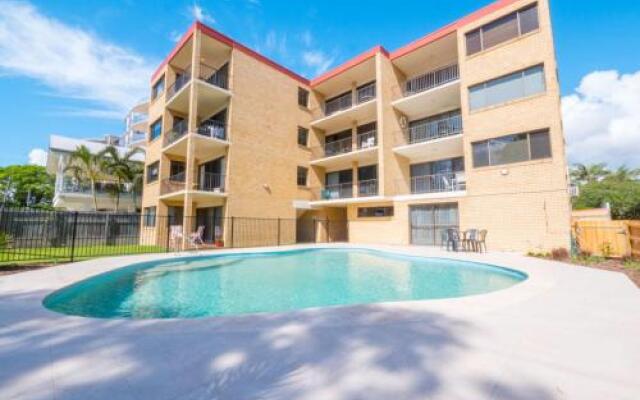 Golden Shores Unit 3, 21 Landsborough Parade