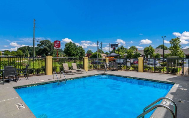 Quality Inn & Suites Canton, GA