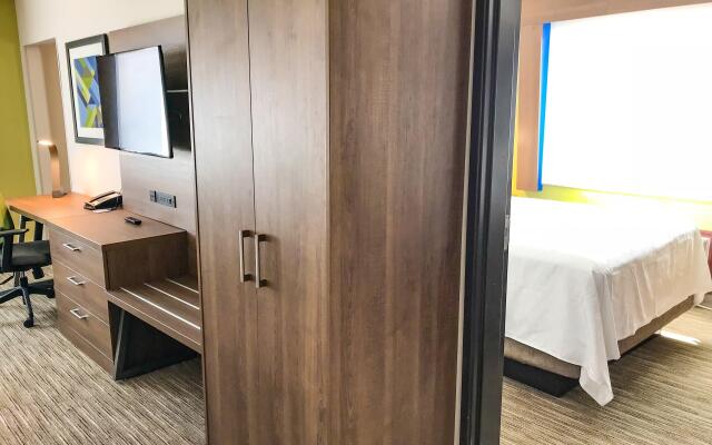 Holiday Inn Express & Suites Lubbock West by IHG