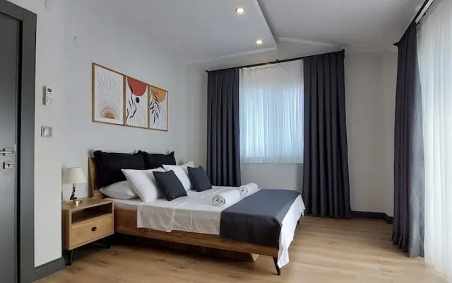 New Flat Large Living Space 5 Close to Lara Beach