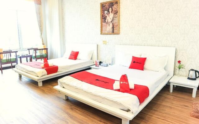 RedDoorz Plus @ Nguyen Thi Thap Street