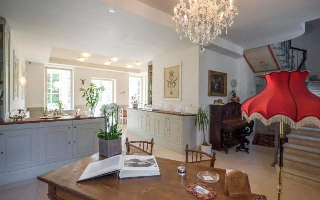 Villa Italia Luxury Suites and Apartments