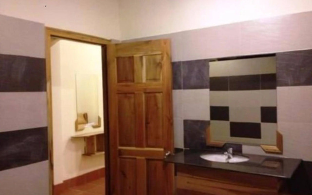Thuyhouse Resort